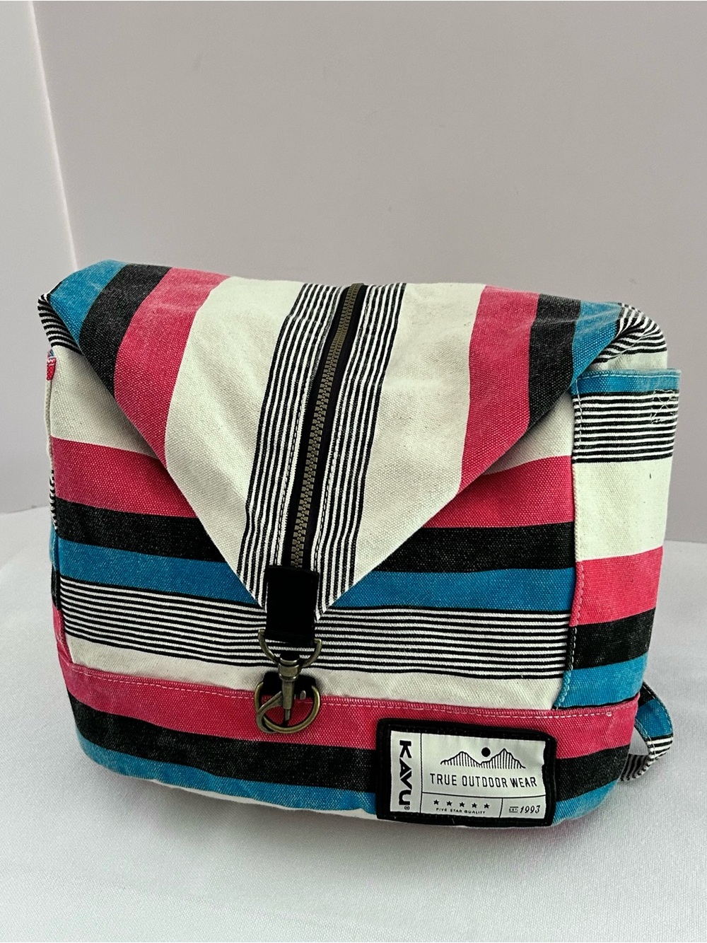 Kavu Free Range Sail Stripe Cotton Canvas Bucket-Style Backpack UNISEX - Picture 4 of 16